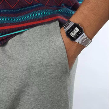 Ρολόι Casio Vintage Iconic A-158WEA-1EF με ασημί μπρασελέ και ψηφιακή ένδειξη.